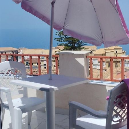 "Lo Studiolo" Apartment Pizzo  Exteriör bild