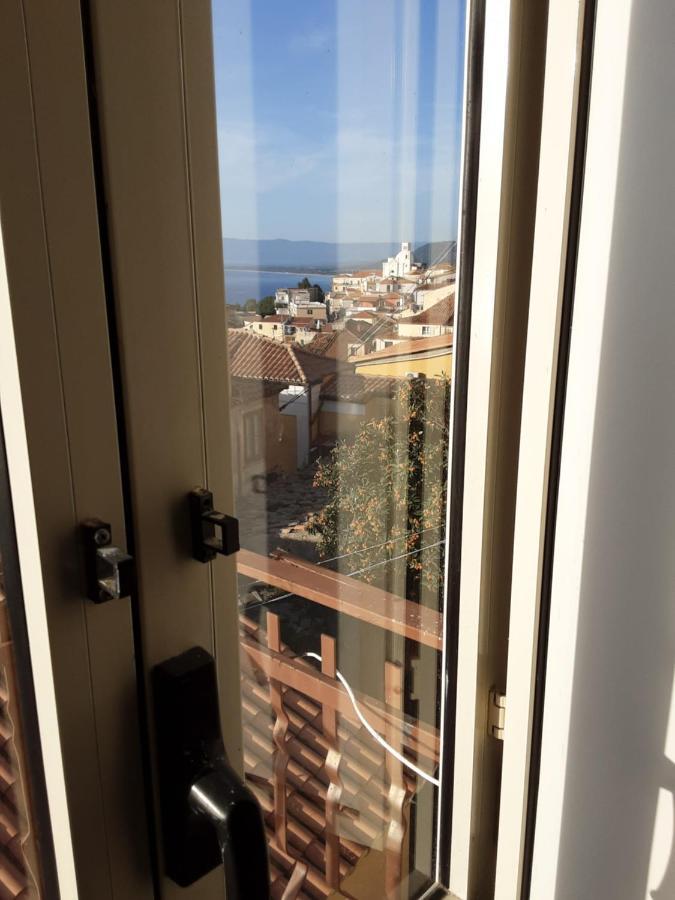 "Lo Studiolo" Apartment Pizzo  Exteriör bild