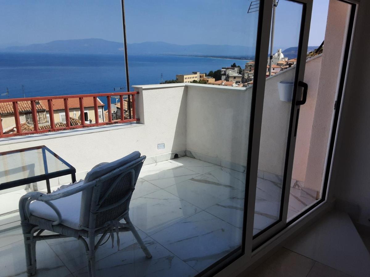 "Lo Studiolo" Apartment Pizzo  Exteriör bild