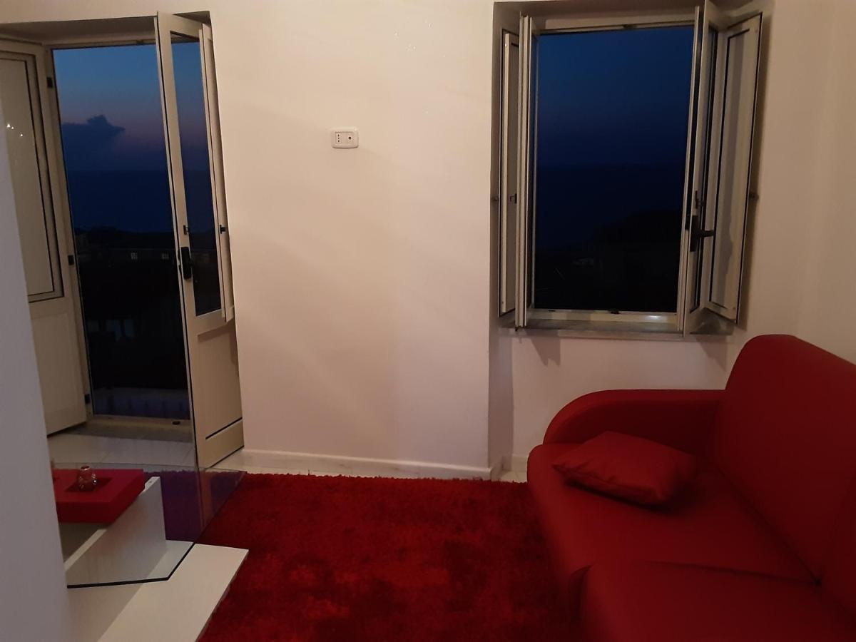 "Lo Studiolo" Apartment Pizzo  Exteriör bild