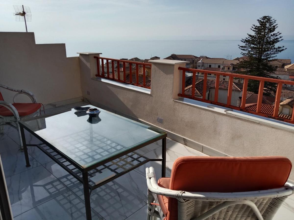 "Lo Studiolo" Apartment Pizzo  Exteriör bild