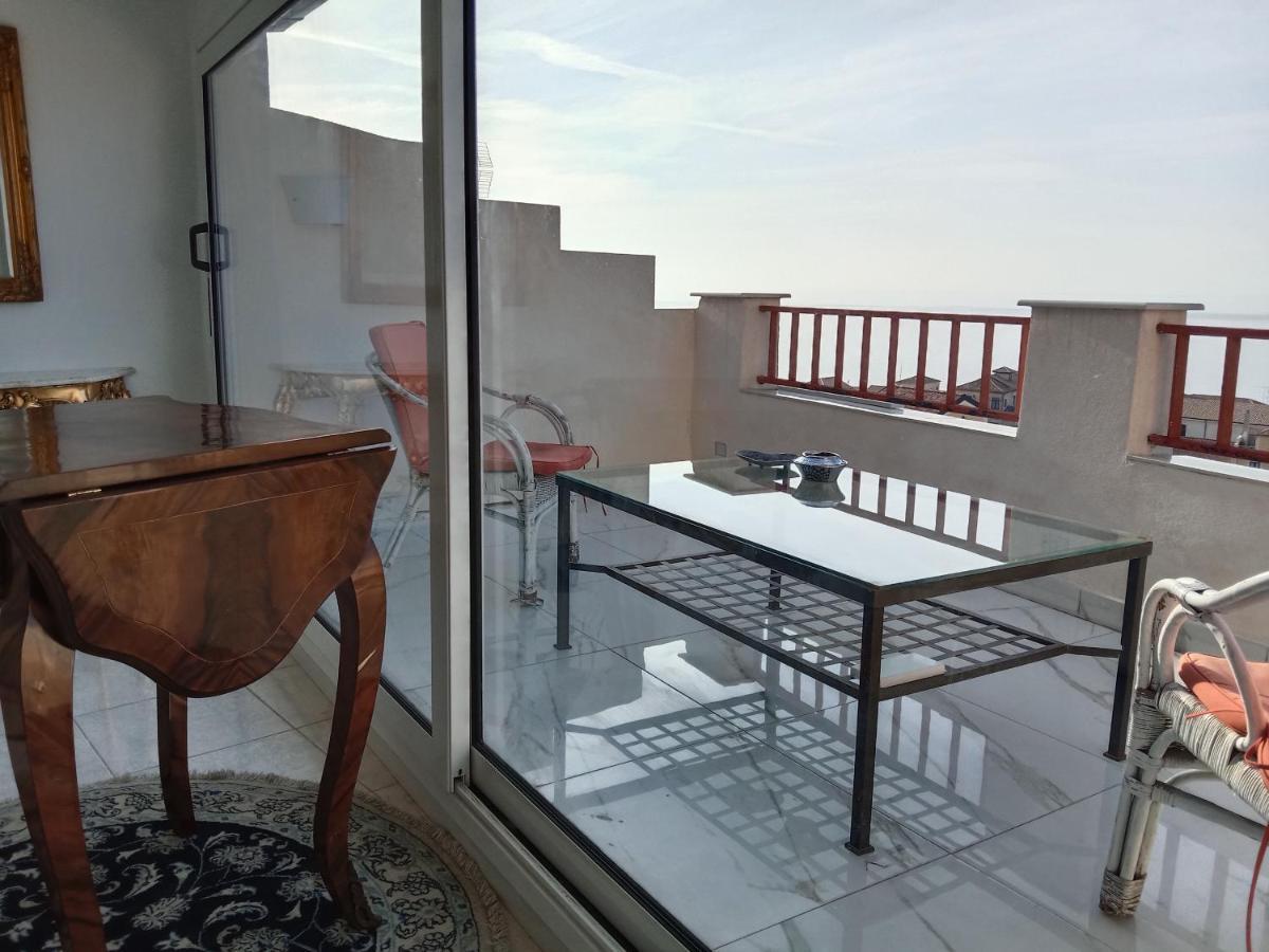 "Lo Studiolo" Apartment Pizzo  Exteriör bild