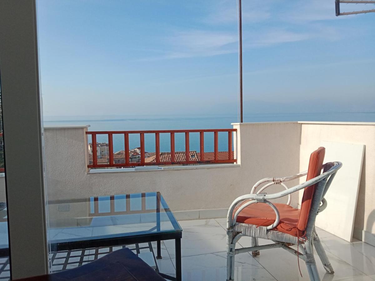 "Lo Studiolo" Apartment Pizzo  Exteriör bild