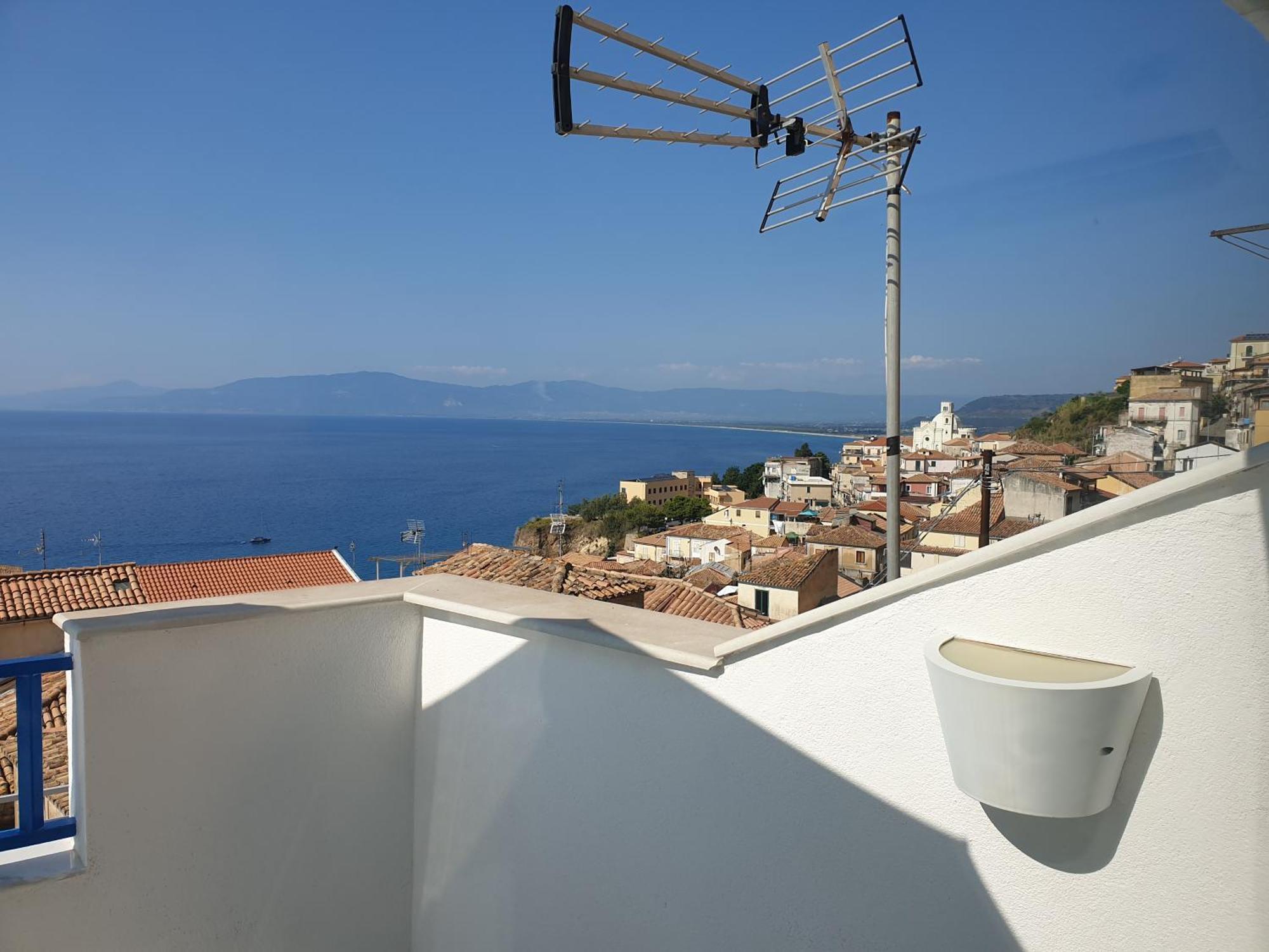 "Lo Studiolo" Apartment Pizzo  Exteriör bild